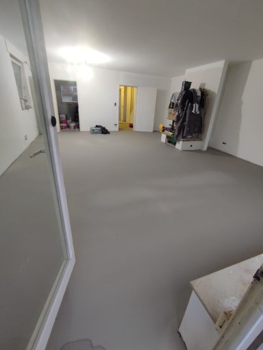 Bodenverlaufspachtel / Nivelliermasse